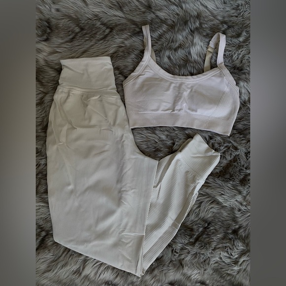 NWOT PowerSoft Set - Seamless Ribbed Sports Bra & High-Waisted 7/8 Joggers - Picture 1 of 13